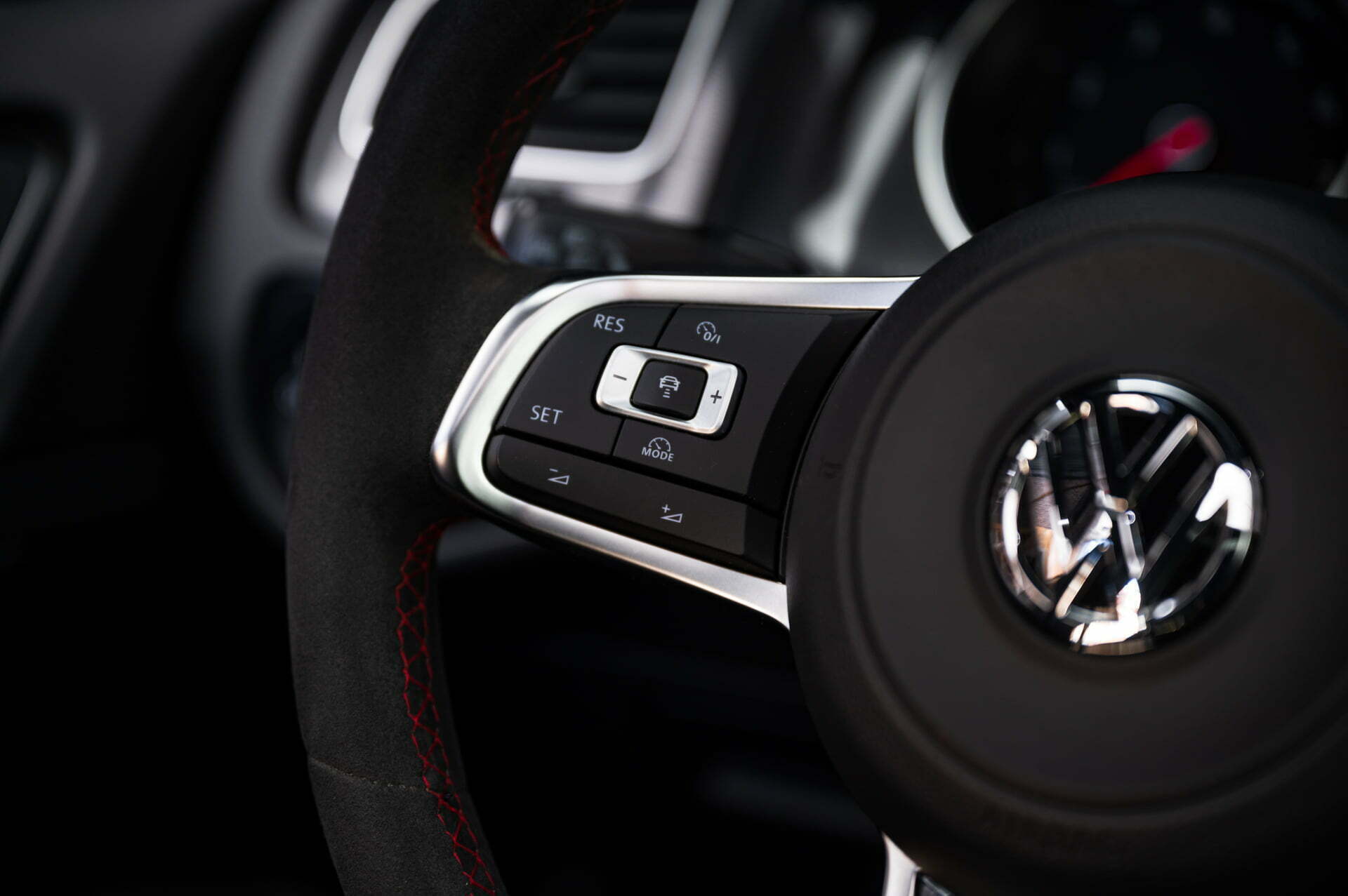 Volkswagen Golf GTI Automaat Limestone Grey metallic Car Service Visser Gespecialiseerd in Porsche Hilversum