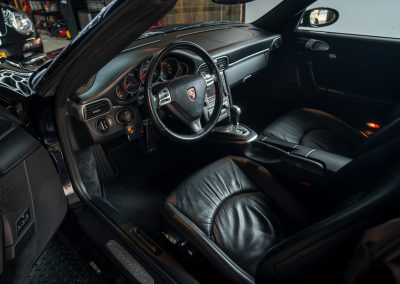 Porsche 997 Carrera 4S Cabriolet Basaltschwarz-metallic gereviseerde motor 16 Porsche 997 Carrera 4S Cabriolet Automaat Basaltscharz-met Car Service Visser Gespecialiseerd in Porsche Hilversum