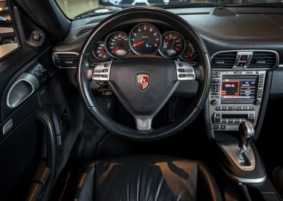 Porsche 997 Carrera 4S Cabriolet Basaltschwarz-metallic gereviseerde motor 20 Porsche 997 Carrera 4S Cabriolet Automaat Basaltscharz-met Car Service Visser Gespecialiseerd in Porsche Hilversum