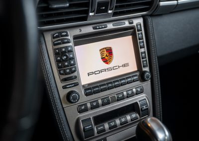 Porsche 997 Carrera 4S Cabriolet Basaltschwarz-metallic gereviseerde motor 24 Porsche 997 Carrera 4S Cabriolet Automaat Basaltscharz-met Car Service Visser Gespecialiseerd in Porsche Hilversum