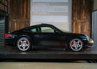 Porsche 997 Carrera 4S Basaltschwarz-metallic NL-auto gereviseerde motor 2 Porsche 997 Carrera 4S Coupe Automaat Basaltschwarz-metallic Car Service Visser Gespecialiseerd in Porsche Hilversum