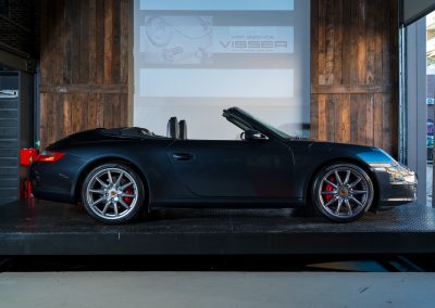 Porsche 997 Carrera S hangeschakelde Cabriolet Atlasgrau-metallic Car Service Visser Gespecialiseerd in Porsche Hilversum