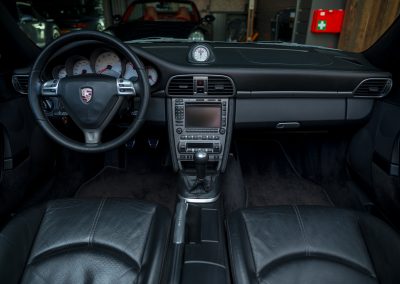 Porsche 997 Carrera S hangeschakelde Cabriolet Atlasgrau-metallic Car Service Visser Gespecialiseerd in Porsche Hilversum
