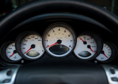 Porsche 997 Carrera S hangeschakelde Cabriolet Atlasgrau-metallic Car Service Visser Gespecialiseerd in Porsche Hilversum