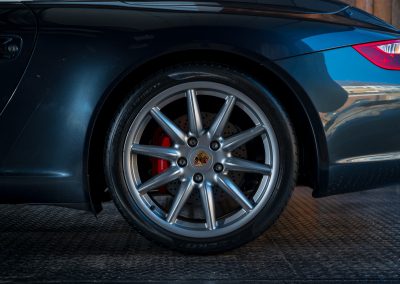 Porsche 997 Carrera S hangeschakelde Cabriolet Atlasgrau-metallic Car Service Visser Gespecialiseerd in Porsche Hilversum