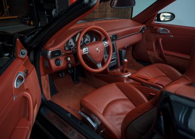 Porsche 997 Carrera S hangeschakelde Cabriolet Basaltschwarz metallic Car Service Visser Gespecialiseerd in Porsche Hilversum