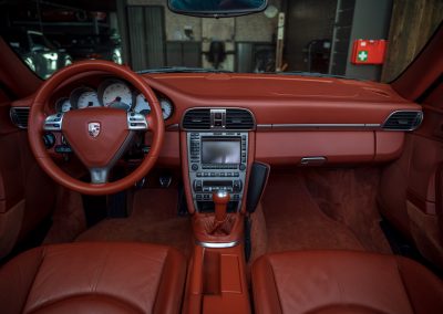 Porsche 997 Carrera S hangeschakelde Cabriolet Basaltschwarz metallic Car Service Visser Gespecialiseerd in Porsche Hilversum