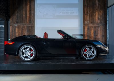Porsche 997 Carrera S hangeschakelde Cabriolet Basaltschwarz metallic Car Service Visser Gespecialiseerd in Porsche Hilversum