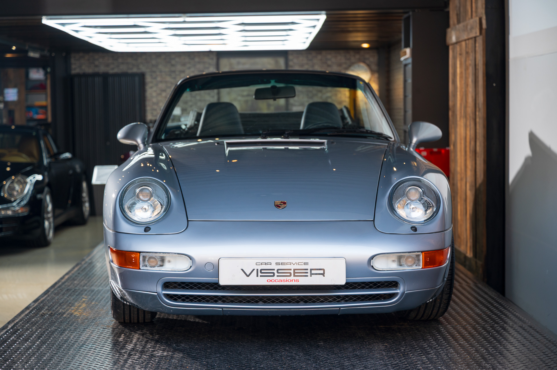 Car Service Visser - Gespecialiseerd in Porsche 7 Porsche 993 Carrera Handgeschakeld Polarsilber-met Car Service Visser
