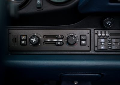 Porsche 993 Carrera Handgeschakeld Polarsilber-met Car Service Visser