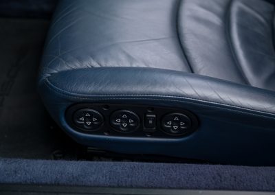 Porsche 993 Carrera Handgeschakeld Polarsilber-met Car Service Visser