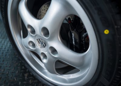Porsche 993 Carrera Handgeschakeld Polarsilber-met Car Service Visser